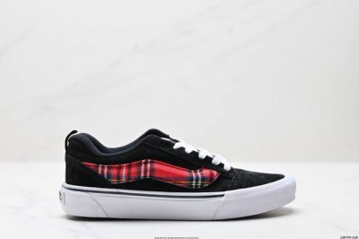 公司级范斯Vans Vault Knu Skool Vlt Lx 休闲复古滑板鞋 与 Og 版本的 Knu Skool 稍有不同的是 Knu Skool 轻薄的