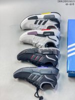 新品实拍 公司级半码制 阿迪达斯Adidasnmd_R1 3M反光弹力针织面爆米花缓震男女士时尚舒适缓震跑步鞋 。采用时髦廓形 以抢眼外形诠释经典细节 为鞋款注