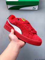 公司级！彪马puma Suede Xl 全新休闲板鞋！鞋身通体采用细腻的麂皮材质，厚实柔软，质感出众；鞋侧保留puma标志性跑道图案，侧面与后跟点缀金属色pum