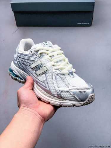 200 New Balance M1906Ri Nb宝藏老爹鞋款，复古元素叠加，质感超级棒，楦版型材料细节做工精细，货如实拍图 作为Nb最经典的档案鞋型之一，与