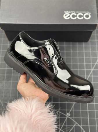 Ecco爱小红书爆款 街头系列新品 工艺牛皮鞋面 挺阔有型纹理清晰 ，方便快捷 个性后鞋尾 凸显潮流新元素pu橡胶大底 柔韧耐穿防滑 助力日常舒适穿行 码数：3 - 点击图像关闭