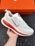 公司级nike Vomero 18 耐克 舒适减震防滑 低帮跑步鞋 全掌reactx泡绵中底 前掌和后跟还配备了air Zoom气垫单元 据说跑起来更快更舒适哦