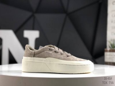 180 Adidas Labcourt 百搭休闲轻松舒适 耐磨透气低帮 板鞋 男女同款 鞋面使用了绒毛麂皮 ，鞋面和鞋底连接处使用了包边处理，看起来更加精致有型