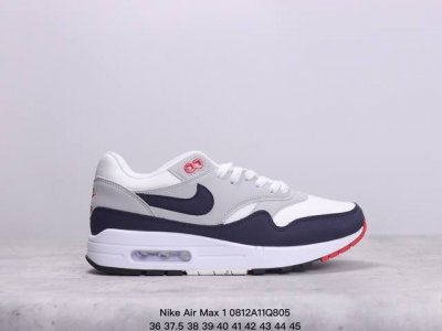 真标nike Air Max 1 Air Max 气垫 全新配色 鞋身材质均选择皮革、织物、麂皮多种材质覆盖，保证质感的前提下，层次感也相当不错。细节方面，除了