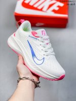 公司级内置气垫！耐克nike Zoom Winflo 8 登月w8轻质透气休闲运动跑步鞋。升级中底为cushlon St，材质上更显得轻盈透气，耐磨性提高同时也