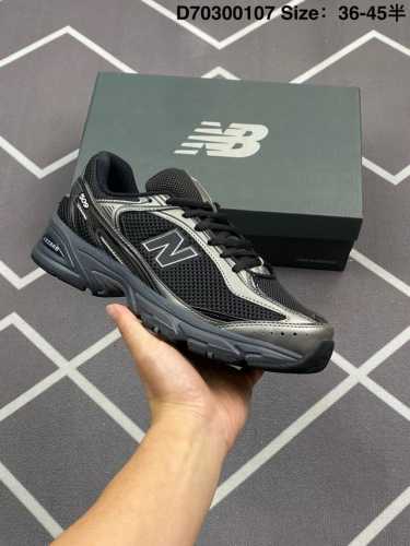 210 New Balance 509系列 复古休闲运动慢跑鞋 经典网面复古鞋型 造型简洁流畅 层次材质方面设计师在不同色彩区域同样采用拼接方式将翻毛皮、麂皮