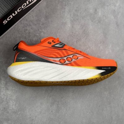本地 核心私 Saucony Triumph 22 潮流舒适防滑耐磨 低帮跑步鞋 全新升级Pwrrun Pb中底 脚感再度升级，提供持久强劲动能 中底边墙加高