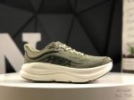 hoka M Bondi 9全新配色 这个品牌来自于新西兰的毛利语 Hoka表示大地 One One表示飞越 连起来就是飞越地平线 One One不是读作 万万