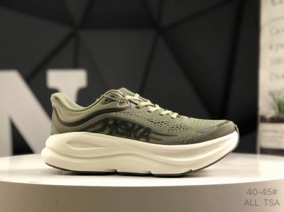 hoka M Bondi 9全新配色 这个品牌来自于新西兰的毛利语 Hoka表示大地 One One表示飞越 连起来就是飞越地平线 One One不是读作 万万