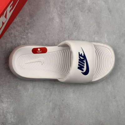 本地 核心私 Nike Victori One Slide Print Mix维多利一号系列夏季沙滩运动防滑一字潮流拖鞋 简约清爽的夏季必备单品 焕新升级经典必
