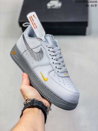 公司级耐克nike Air Force 7 空军一号低帮百搭休闲运动板鞋。柔软、弹性十足的缓震性能和出色的中底设计，横跨复古与现代的外型结合，造就出风靡全球三十