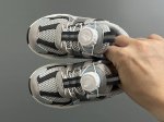 nk 新款V5锁扣儿童运动鞋 Size：26-37码 经典V5款式 时髦又百搭 精致锁扣设计，穿脱超方便 橡胶耐磨防滑大底，脚感超赞 网面拼接，透气舒适