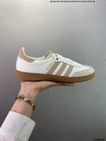 130 ad Original Samba Og 复古经典轻便板鞋 Jr7109 这款桑巴鞋展示了高质量的工艺 带有装饰的超锁缝制和无缝的手感 柔软、柔软的皮革