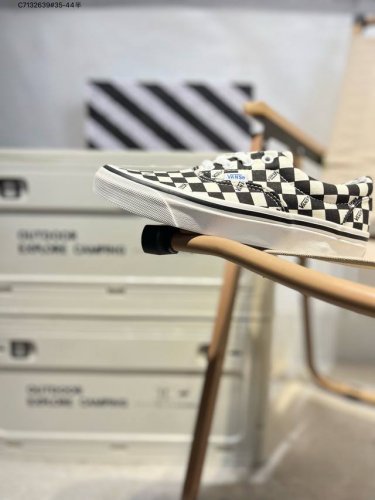 Vans 万斯棋盘格系带帆布鞋工艺：硫化1:1 重量1:1、真标、原钢印、材质标、鞋型标、合格证 C7132639#35-44半