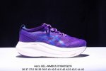 Asics 亚瑟士Gel-Nimbus 27 稳定跑鞋鞋面采用双层提花网面设计，提高包裹性和透气性，后跟搭载稳定系统科技T-Gel提升整体支撑力和结构感，减少对