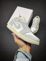 Air Jordan 1 Low Aj1 乔1白灰色 低帮文化篮球鞋 货号： Dc0774-103 . 尺码：36 36.5 37.5 38 38.5 39 4