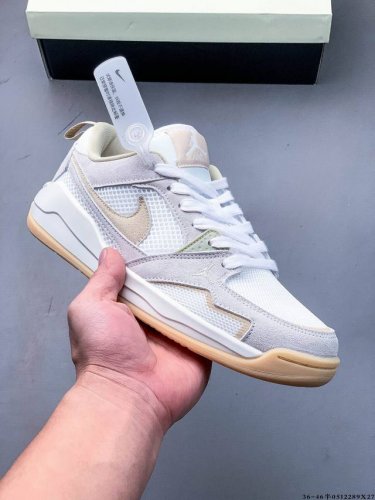 公司级！Nike Air Jordan Cmft Era 新款透气百搭休闲鞋 Jordan Cmft Era 聚焦于日常舒适体验，采用低帮轮廓，搭配网眼与麂皮材