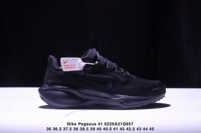 Nike 飞马新鞋 触感柔软，质感升级！随着“耐克 蓝图 系列”在巴黎的盛大发布，全新一代 登月41代 Nike Pegasus 41也正式登场啦！Nike P