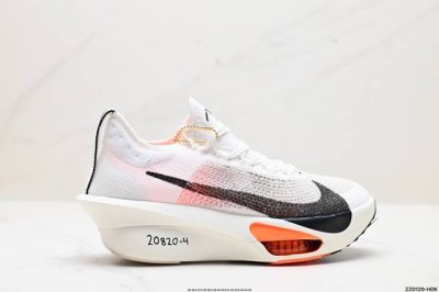 公司级新品发布 Nike Air Zoom Alphafly Next%3 整体采用前作的设计语言，并且对后者的细节进行升级，马拉松和长距离路跑的性能极限设计而