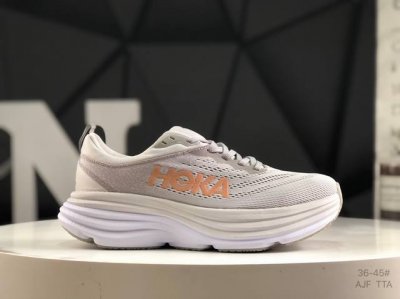 真标带半码小红书推荐 红卡 Hoka W Bondi 8全新配色 这个品牌来自于新西兰的毛利语，Hoka表示大地，One One表示飞越，连起来就是飞越地平线，