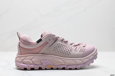 公司级小红书推荐hoka U Tor Ultra Lo 全新配色 这个品牌来自于新西兰的毛利语，Hoka表示大地，One One表示飞越，连起来就是飞越地平线，