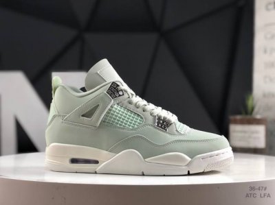 330 公司级带半码Air Jordan 4 “Seafoam” 薄荷绿 这款球鞋采用 Seafoam , Sail 和 Metallic Silver 配色，