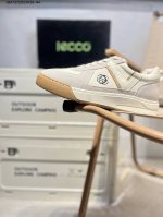 260 ecco爱步男鞋轻便透气舒适耐穿 亲肤吸汗舒适内里 防滑防磨 持久干爽 简约粗绳系带 穿脱更加方便 柔韧防滑大底 鞋底立体凹槽 凹凸花纹加持 增强防滑减