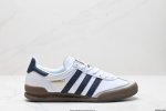 真标阿迪达斯 Adidas Originals Jeans 复古低帮时尚板鞋 看它第一眼 你觉得它像不像 当下热门鞋款 “Samba” 它其实是诞生于 1979