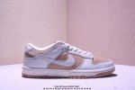 耐克Nike Sb Dunk Low Sb限定扣篮系列复古低帮休闲运动滑板板鞋。采用脚感柔软舒适Zoomair气垫，有效吸 收滑板等极限运动在落地时带来的冲击力