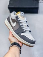 公司级nike Air Jordan 1 Low Aj1乔1低帮休闲板鞋 同步官方配色 头层皮打造 正确满胶鞋垫 四线拉帮 原厂织唛标 鞋舌高弹海绵填充 官方货