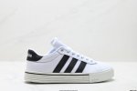 真标Adidas Daily 4.0 阿迪达斯 舒适百搭 低帮 板鞋 融合了复古与现代风格 简约而富有质感 整体线条流畅 轮廓分明 尽显时尚气息 鞋身采用经典的