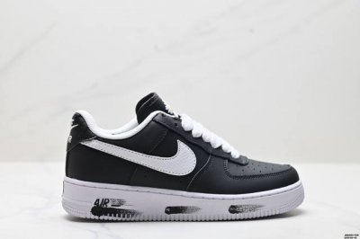 真标耐克Nike Air Force 1 07空军一号低帮百搭休闲运动板鞋 柔软 弹性十足的缓震性能和出色的中底设计 横跨复古与现代的外型结合 造就出风靡全球三