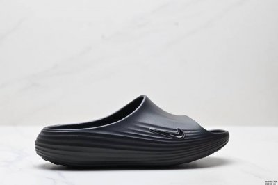 公司级Nike Reactx Rejuven8 Slide耐克 简约舒适 洞洞鞋 由兼具轻便性和耐用性的Eva泡沫打造 拖鞋的外观十分吸引人 融合了舒适与时尚的