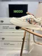 Ecco爱步男鞋轻便透气舒适耐穿 亲肤吸汗舒适内里 防滑防磨 持久干爽 简约粗绳系带 穿脱更加方便 柔韧防滑大底 鞋底立体凹槽 凹凸花纹加持 增强防滑减震性能