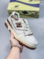 new Balance Bb550 复古跑鞋 系列复古休闲运动慢跑鞋new Balance 550系列，以更纯粹的复古风格设计打造的全新造型。侧身还以解构设计，