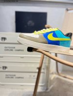 100 福利特价耐克 Nike Air Force 1 '07空军一号 百搭休闲运动板鞋。柔软、弹性十足的缓震性能和出色的中底设计，横跨复古与现代的外型结合，造