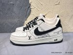 新品上市实拍 耐克Nike Air Force 1 Low 空军一号 Af1 低帮百搭休闲运动板鞋。柔软、弹性十足的缓震性能和出色的中底设计，横跨复古与现代的外