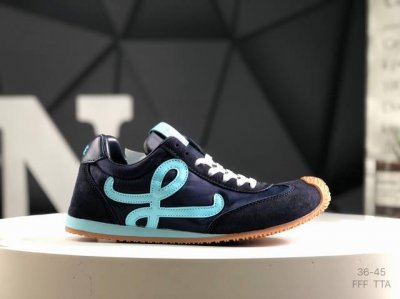 罗意威 Loewe Ballet Runner 2.0 Sneakers 芭蕾舞2.0系列阿甘复古风德训薄底百搭休闲运动鞋 #不对称鞋头设计、袜状内部结构，轻盈