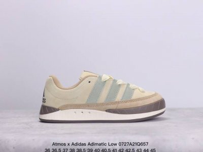 真标带半码 阿迪达斯 鲨鱼面包鞋 新联名开启,日本知名球鞋店铺atmos X Adidas Adimatic Low马蒂奇系列低帮复古鲨鱼面包休闲运动休闲滑板板