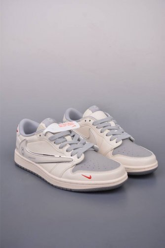Fragment X Travis Scott X 暴力熊 Air Jordan 1 Low 三方联名倒钩 全新的三方联名低帮倒钩鞋面延续了黑脚趾设计，整双鞋以