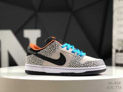 耐克 Nk Dunk Low 低帮休闲板鞋 Fz1233 002 #鞋款采用简洁外观 结合优质材料与柔软衬垫 舒适耐穿 配色由煤黑 橡皮浅褐和淡象牙白搭配 统一