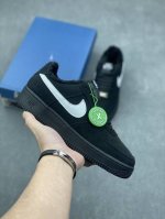 Nike Air Force 1 ’07 Low 空军一号低帮百搭休闲运动板鞋。柔软、弹性十足的缓震性能和出色的中底设计，横跨复古与现代的外型结合，造就出风靡全