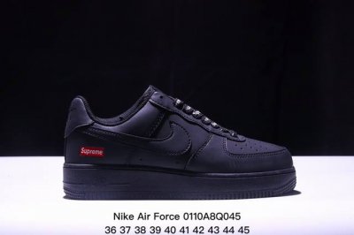 Nike Air Force 1 ’07 Low 空军一号低帮百搭休闲运动板鞋。柔软、弹性十足的缓震性能和出色的中底设计，横跨复古与现代的外型结合，造就出风靡全
