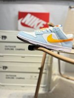 耐克Nike Dunk Low 板鞋Sb系列经典百搭休闲运动板鞋加厚鞋舌的填充 使舒适性大大提升 同时也更方便穿脱中底部分则加入了脚感柔软舒适Zoomair气垫
