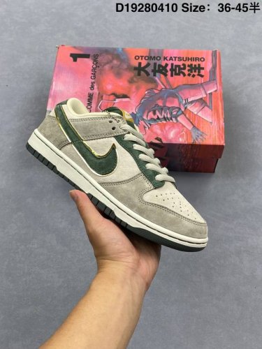 耐克 Nike Dunk Low 男女同款运动鞋复古板鞋，尽情迈步，彰显个性风采。采用柔软皮革鞋面，经久耐穿，塑就如元年款 Dunk 般的复古质感。鞋头透气孔，