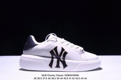 Mlb Chunky Classic 大印花板鞋 休闲时尚厚底增高休闲运动鞋 潮流百搭一脚蹬运动鞋男女轻便胶鞋。这双鞋子韩范十足,很适合初夏穿搭,白色厚底鞋搭配