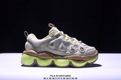 190 公司级Fila斐乐 时尚舒适百搭 防滑耐磨 低帮生活休闲鞋 鞋面设计理念源自于历史篮球 从其复古鞋面提炼元素 结合板鞋鞋底做现代拼接的混搭风格设计 鞋身