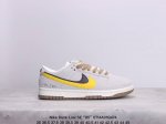 Nike Dunk Low Se “85” 双勾 Nike推出特别版dunk Low企划。此款nike Dunk Low采用灰色面革材质，鞋身左右侧均配有皮革质