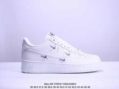 公司级耐克nike Air Force 7 空军一号低帮百搭休闲运动板鞋。柔软、弹性十足的缓震性能和出色的中底设计，横跨复古与现代的外型结合，造就出风靡全球三十
