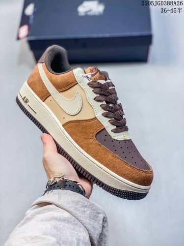 公司带半码 耐克Nike Air Force 1 07 空军一号低帮百搭休闲运动板鞋 柔软 弹性十足的缓震性能和出色的中底设计 横跨复古与现代的外结合 造就出风